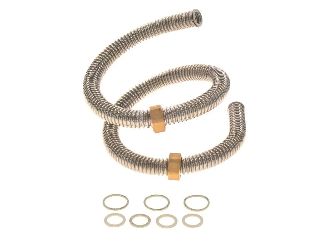 Metallwellschlauch mit zwei gebogenen Teilen und Messingverbindern, daneben mehrere Dichtungsringe. Produkt von Bosch.